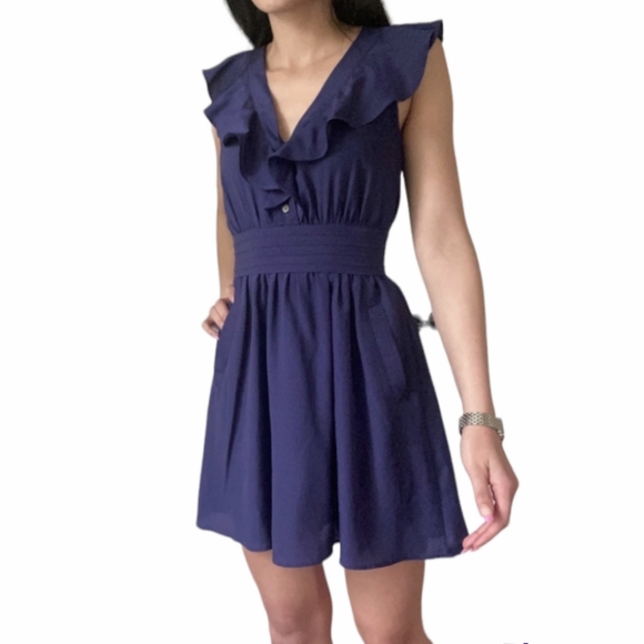 BCBGeneration Dresses & Skirts - BCBGeneration Ruffled Sleeves Fit & Flare Dress Womens size 6